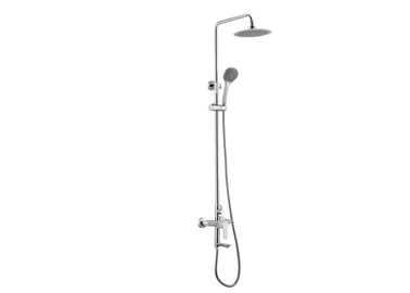 Zestaw prysznicowy w łazience z mosiądzu, zamontowany na ścianie z obrotowym ramieniem prysznicowym o zakresie 45°