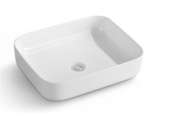 Nowoczesna łazienka prostokątna nad zestawem biały ceramiczny naczynie próżnia zlew